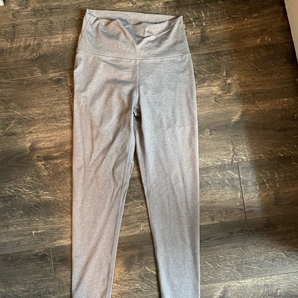 Women’s mid rise scrunch butt leggings